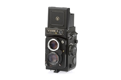 Lot 348 - A Yashica Mat 124 G Medium Format TLR Camera