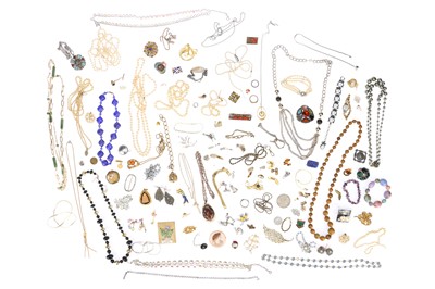 Lot 757 - A Quantity of Costume Jewellery