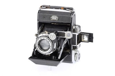 Lot 361 - A Zeiss Ikon Super Ikonta 531 Medium Format Folding Rangefinder Camera