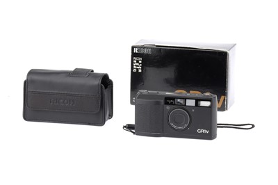 Lot 206 - A Ricoh GR1V 35mm Compact Camera