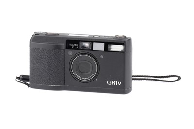 Lot 206 - A Ricoh GR1V 35mm Compact Camera