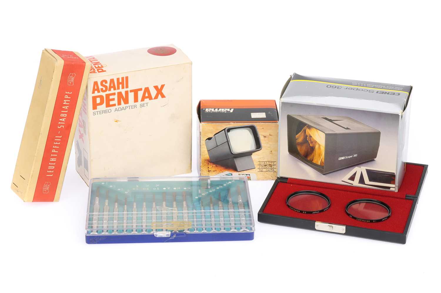 Lot 643 - An Asahi Pentax Stereo Adapter and Other Accessories