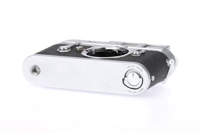 Lot 2 - A Leica M2 Rangefinder Camera
