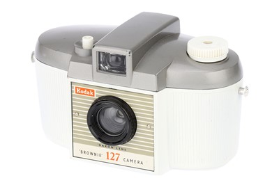 Lot 254 - A Kodak 'Albino' Brownie 127 Camera