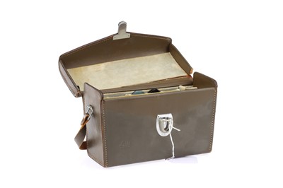 Lot 104 - A Leitz Wetzlar Leather Camera Outfit Case