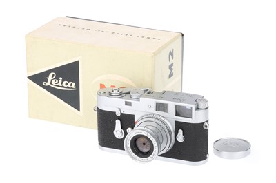 Lot 29 - A Leica M2 Rangefinder Camera