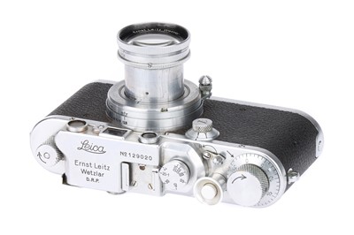 Lot 5 - A Leica IIIc 'Bright Chrome' Rangefinder Camera