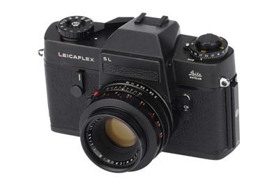 Lot 69 - A Leica Leicaflex SL Camera Outfit