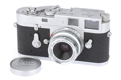 Lot 1 - A Leica M2 Rangefinder Camera