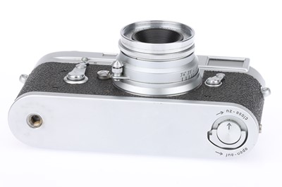 Lot 1 - A Leica M2 Rangefinder Camera