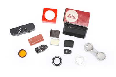 Lot 100 - A Selection of Leitz Leica Accessoires