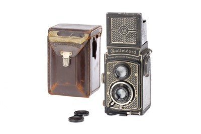 Lot 380 - A Rollei Rolleicord I Art Deco TLR Camera