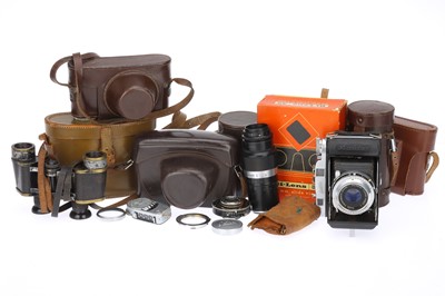 Lot 589 - A Small Selection of Leica Accessories