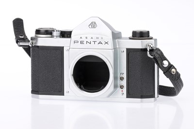 Lot 220 - A Pentacon F 35mm SLR Camera