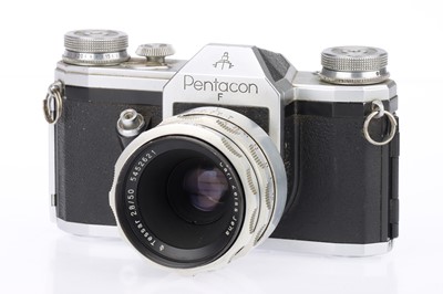 Lot 220 - A Pentacon F 35mm SLR Camera