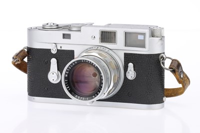 Lot 2 - A Leica M2 Rangeifnder Camera
