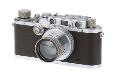 Lot 32 - A Leica IIIa Rangefinder Camera