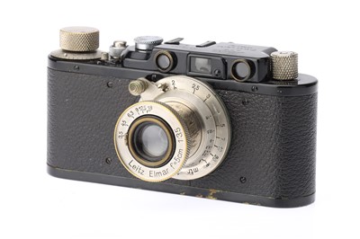 Lot 29 - A Leica II Black Paint Rangefinder Camera Outfit