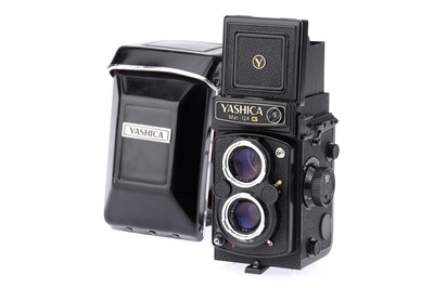 Lot 379 - A Yashica Mat 124 G Medium Format TLR Camera