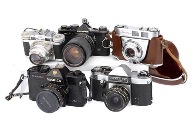 Lot 216 - A Selection of Various Cameras