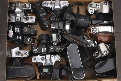 Lot 191 - A Selection of Various Cameras for Parts / Repair