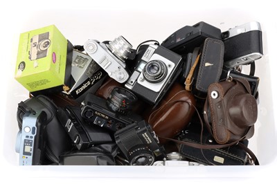 Lot 160 - A Selection of 35mm Film Viewfinder and Rangefinder Cameras