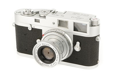 Lot 161 - A Leica M2 Rangefinder Camera