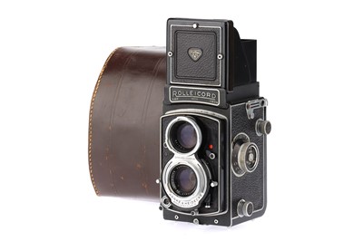 Lot 365 - A Rollei Rolleicord Va Model K3E Type 1 TLR Camera