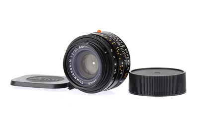 Lot 14 - A Leitz Leica Summicron-M f/2 35mm Camera Lens