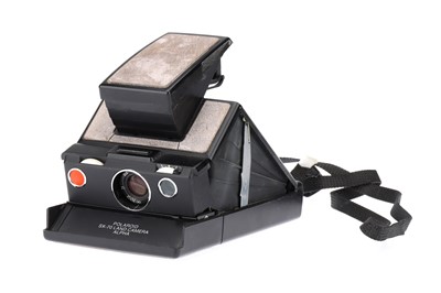 Lot 346 - A Polaroid SX-70 Land Camera Alpha