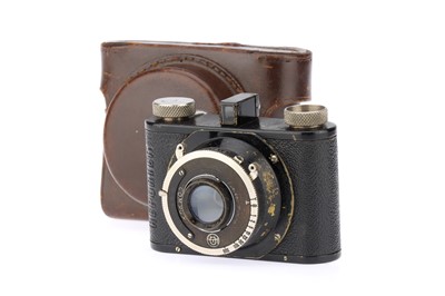 Lot 449 - A Wirgin Gewirette Viewfinder 127 Camera