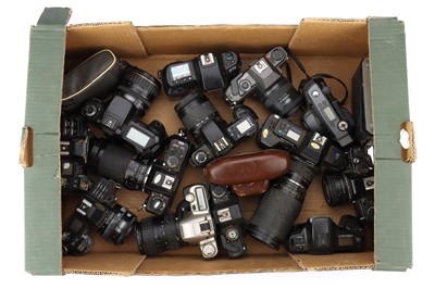 Lot 143 - A Mixed Selection of Cameras