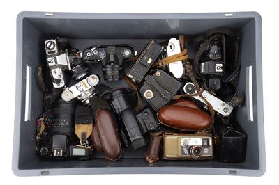 Lot 145 - A Mixed Selection of Cameras
