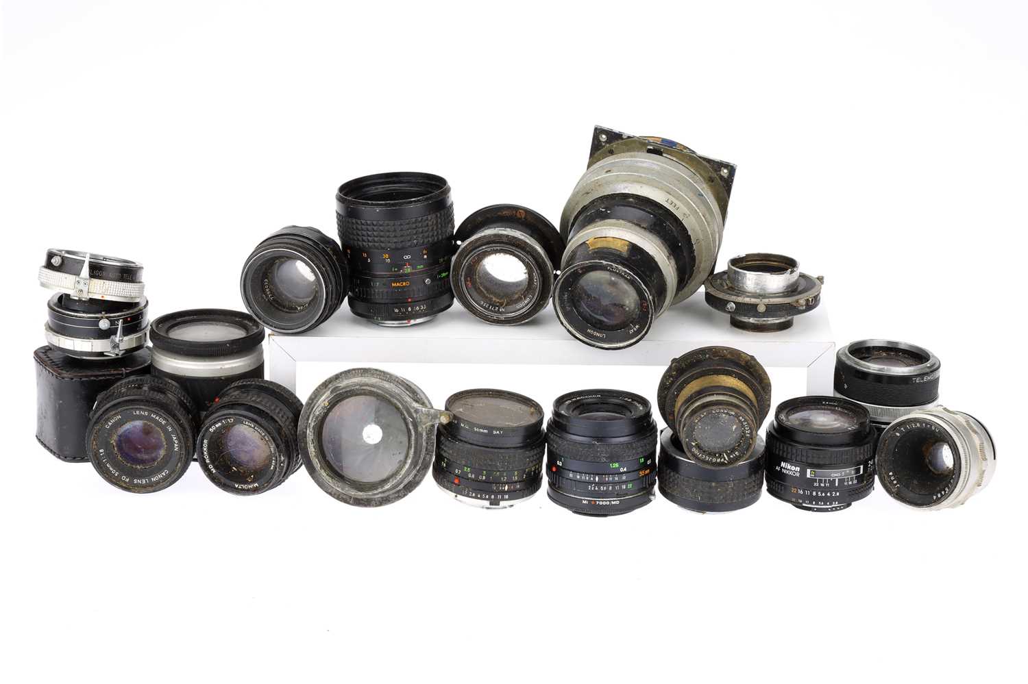 Lot 533 - A Mixed Selection of Camera Lenses