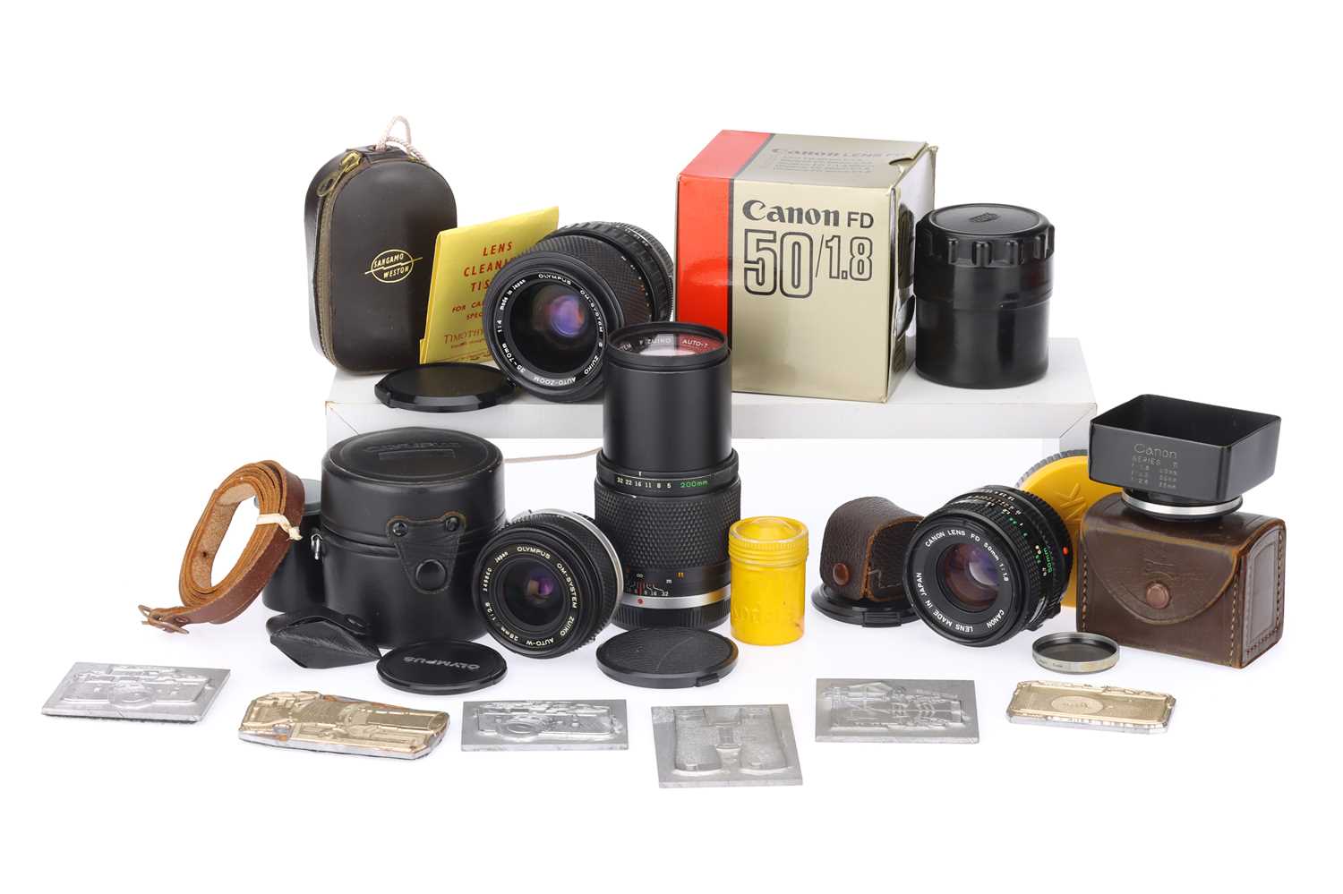 Lot 850 - SLR Lenses and Accessories