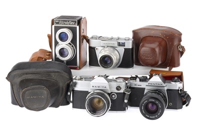 Lot 159 - A Mixed Selection of Cameras