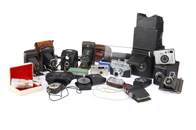 Lot 484 - A Mixed Selection of Cameras