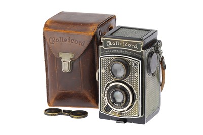 Lot 343B - A Rolleicord Art Deco Medium Format TLR Camera