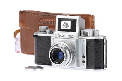 Lot 689 - An Asahi Optical Asahiflex IIb SLR 35mm Camera