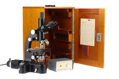 Lot 167 - An Ernst Leitz Wetzlar, Dialux Trinocular Compound Microscope