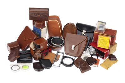 Lot 898 - A Good Range of Accessories & Accessory Cases