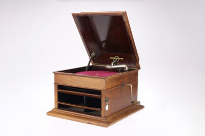 Lot 468 - Vintage Table Top Gramaphone