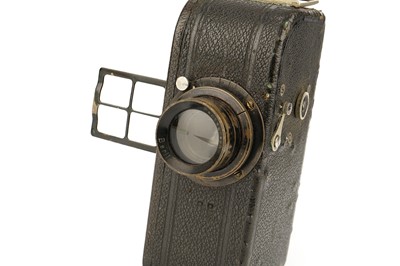 Lot 271 - A Roth Levy Minnigraph Camera