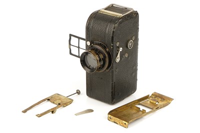 Lot 271 - A Roth Levy Minnigraph Camera