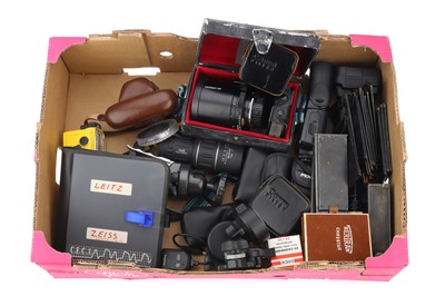 Lot 974 - A Mixed Selection of Cameras and Accessories