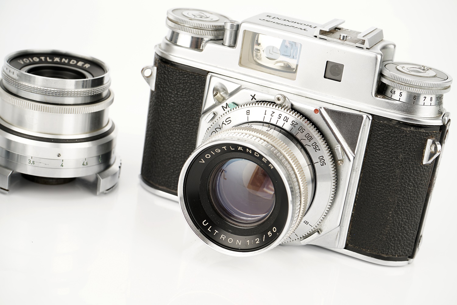 Lot 273 - A Voigtlander Prominent II Rangefinder