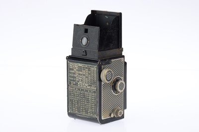 Lot 319 - A Rollei Rolleicord I Art Deco TLR Camera