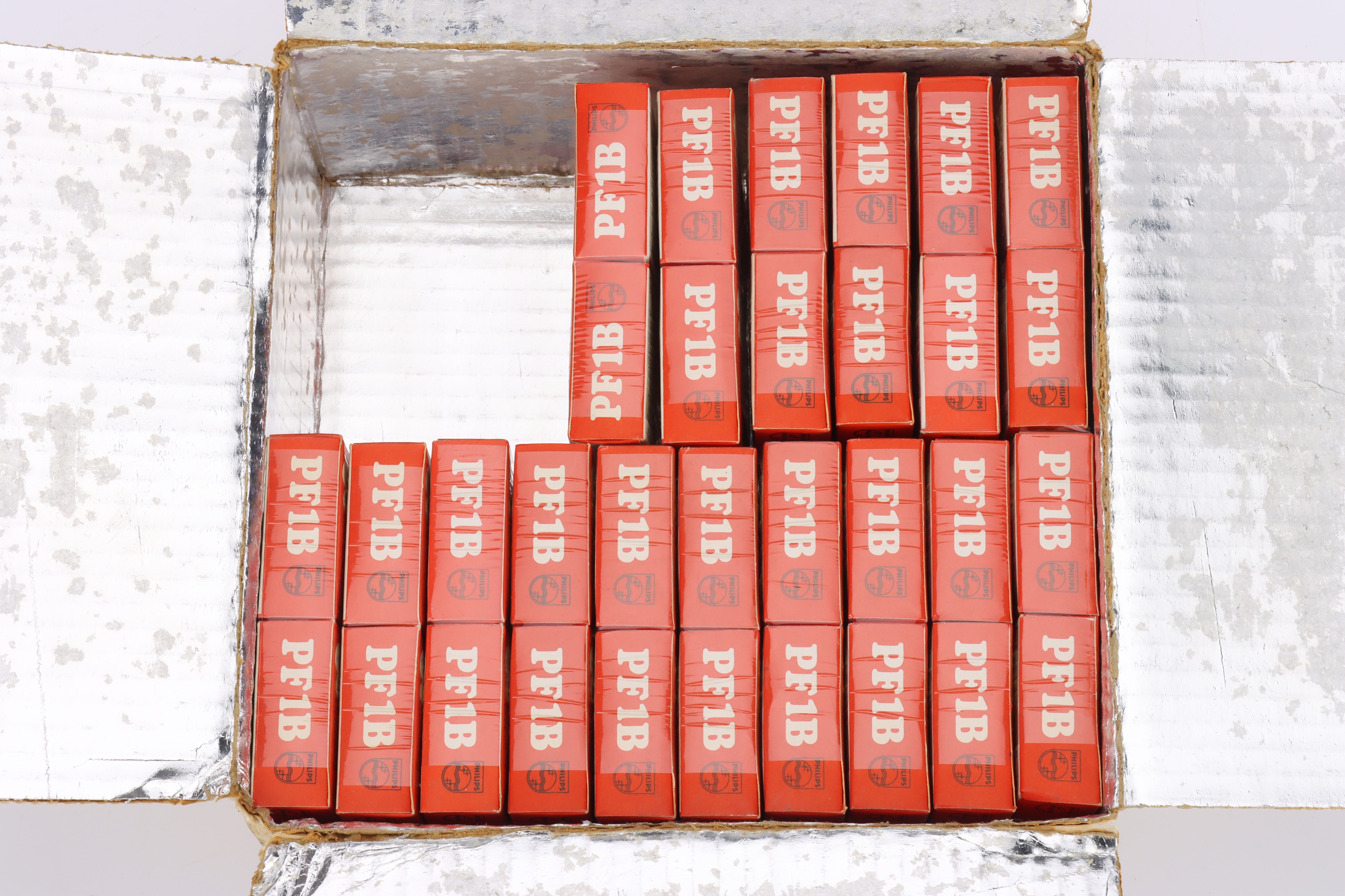 Lot 579 - 32 Sealed Packets of Phillips PF1B Flash