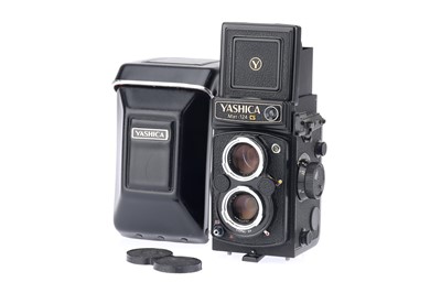 Lot 295 - A Yashica Mat-124 G Medium Format TLR Camera