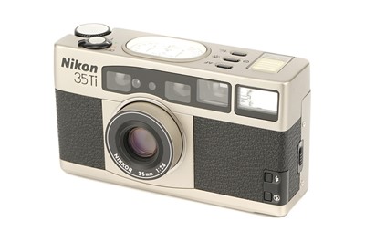 Lot 298 - A Nikon 35Ti Compact Camera